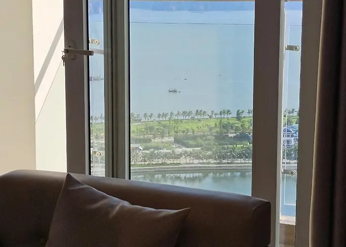 Newlife Tower- By Greenbay Premium Bay Apartment