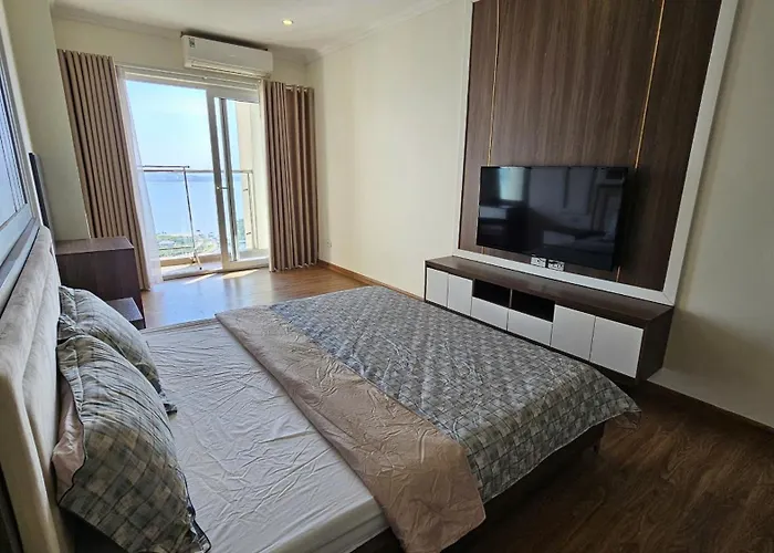 Newlife Tower- By Greenbay Premium Bay Apartment