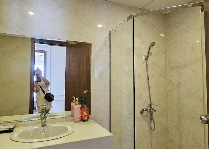 Newlife Tower- By Greenbay Premium Bay Apartment *